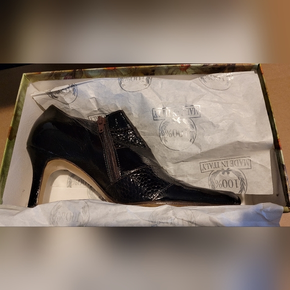 Linea Verde For Elio Size 37 Ladies ITALIAN LEATHER Maroon  Coda Heels Booties - Picture 12 of 16